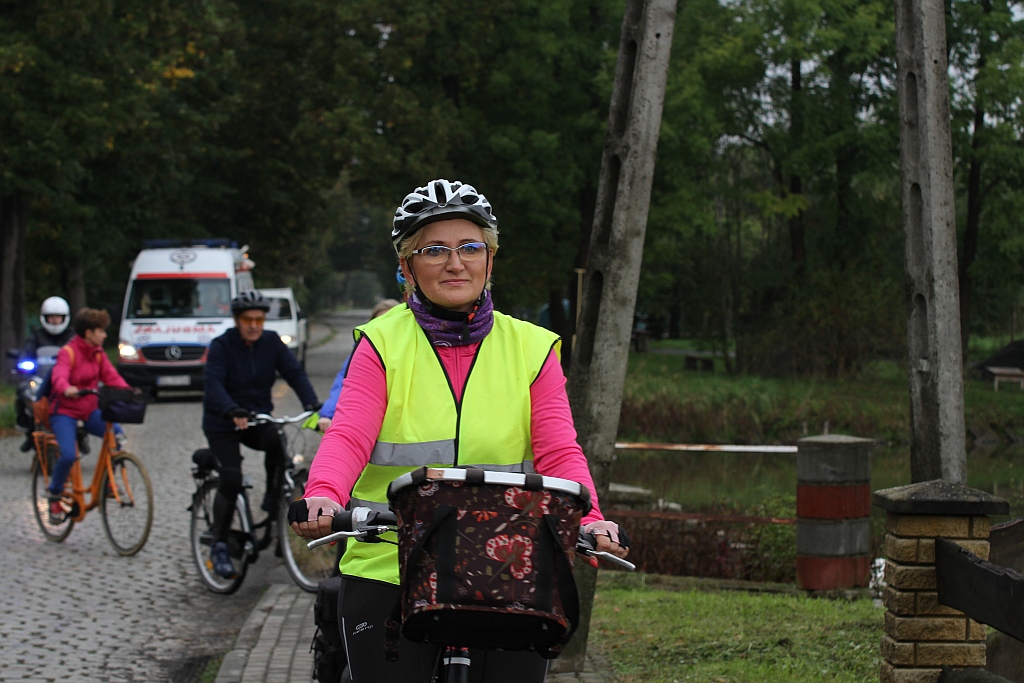 Kilkadziesiąt osób pojechało rowerami do  Bieniowic