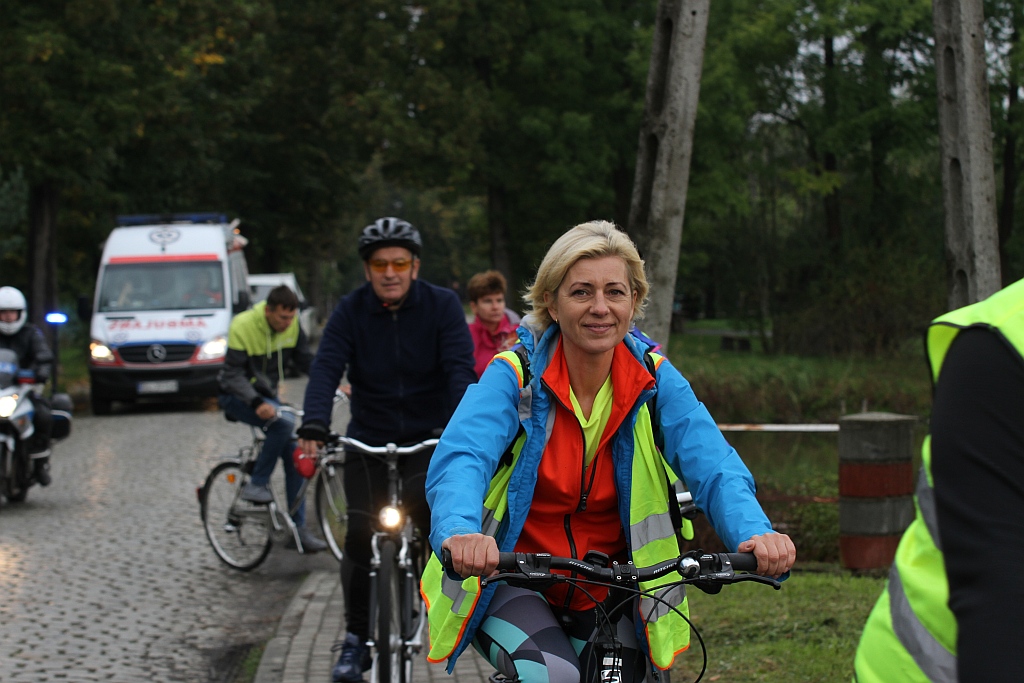Kilkadziesiąt osób pojechało rowerami do  Bieniowic