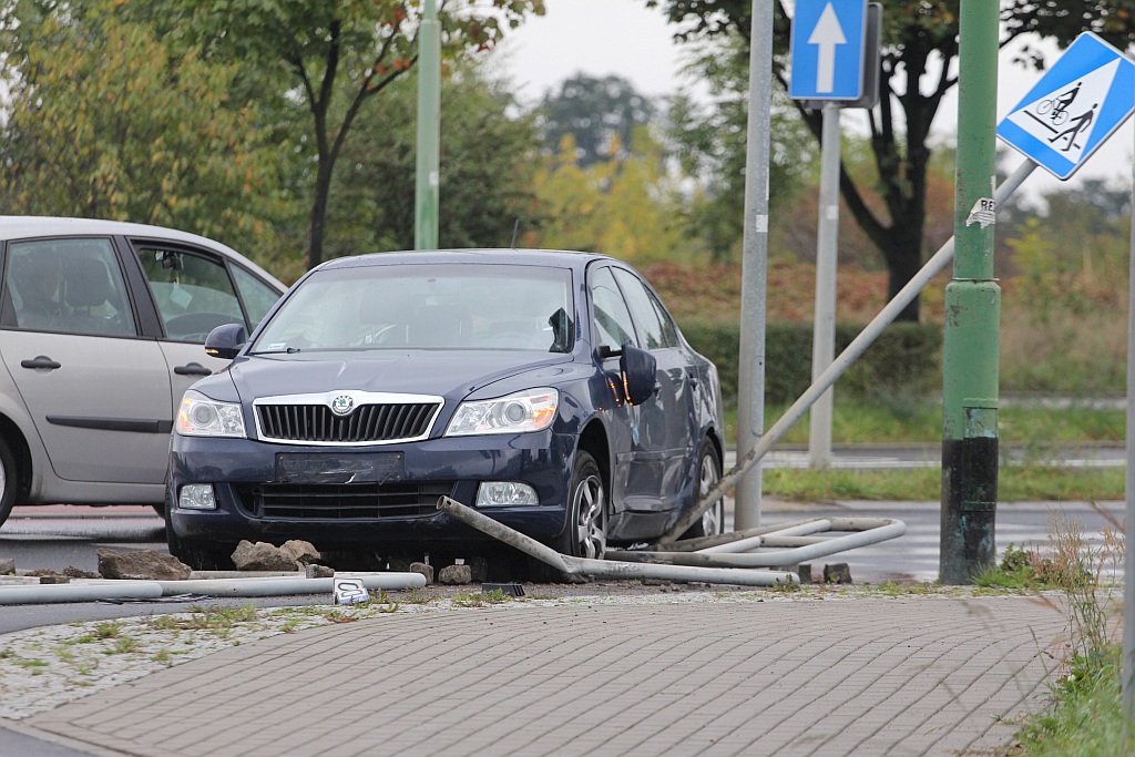 Wypadek na Piłsudskiego. Dwie osoby przewiezione do szpitala