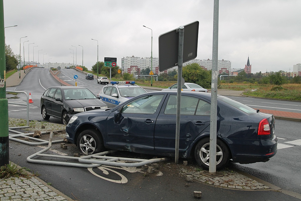 Wypadek na Piłsudskiego. Dwie osoby przewiezione do szpitala