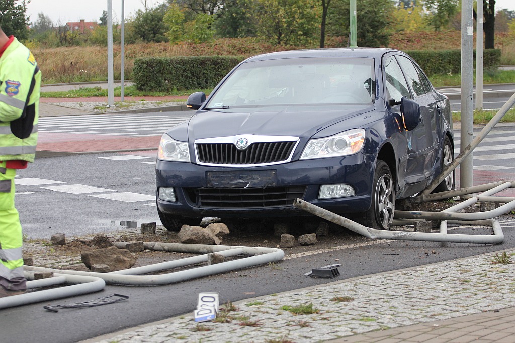Wypadek na Piłsudskiego. Dwie osoby przewiezione do szpitala