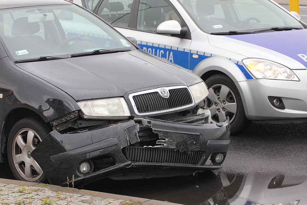 Wypadek na Piłsudskiego. Dwie osoby przewiezione do szpitala