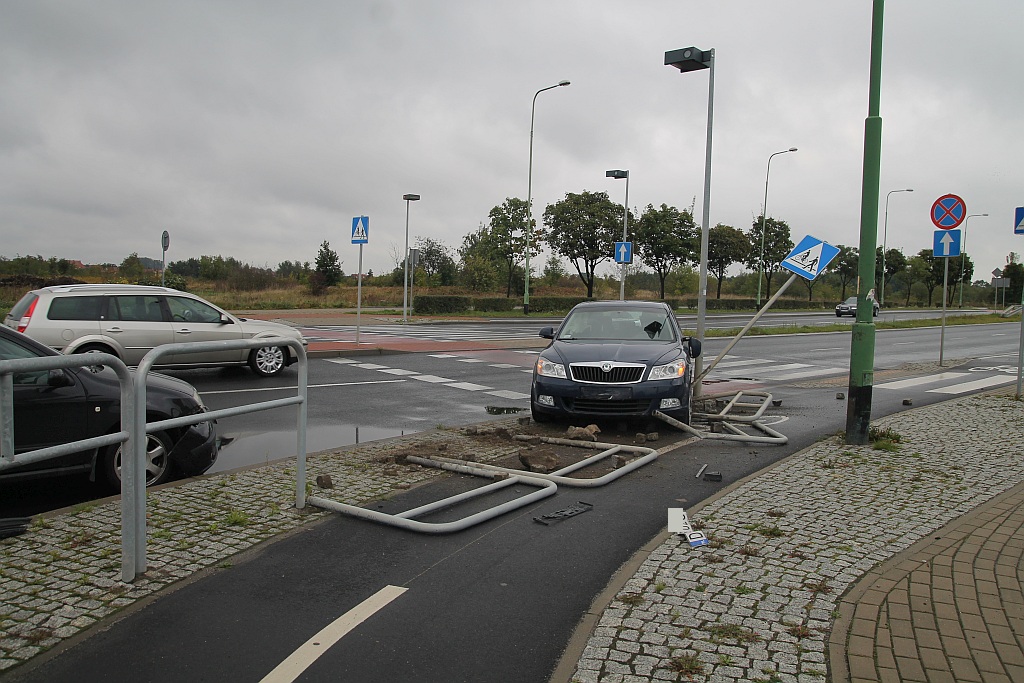 Wypadek na Piłsudskiego. Dwie osoby przewiezione do szpitala