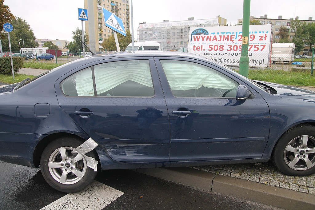 Wypadek na Piłsudskiego. Dwie osoby przewiezione do szpitala
