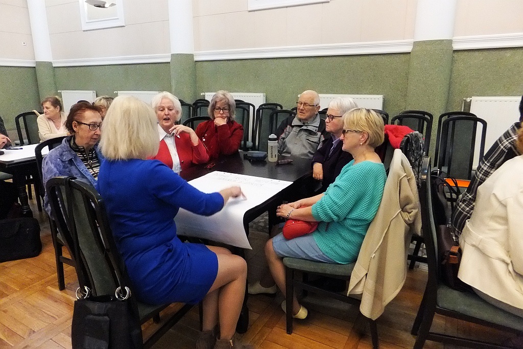 Seniorzy debatowali o tym jak podzielić się doświadczeniem
