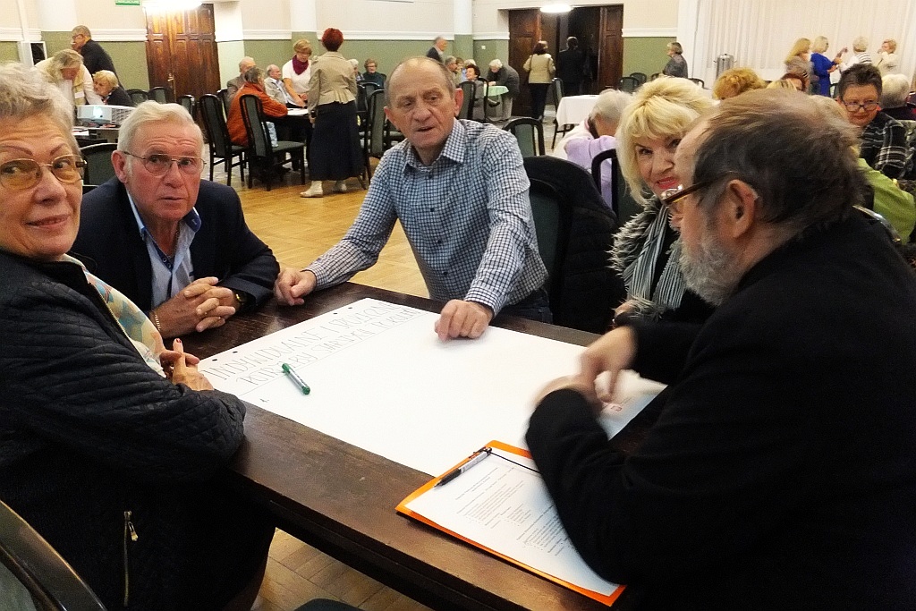 Seniorzy debatowali o tym jak podzielić się doświadczeniem