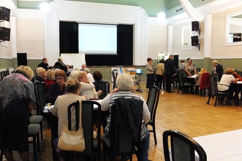 Seniorzy debatowali o tym jak podzielić się doświadczeniem