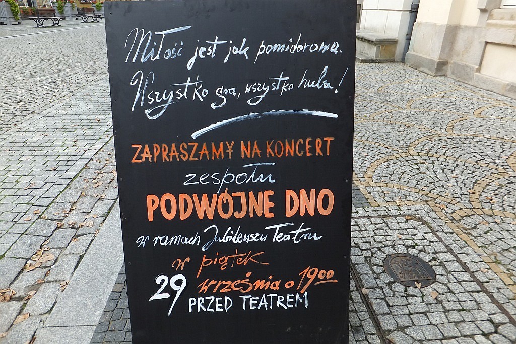 „Pomidorowy” happening legnickiego Teatru Modrzejewskiej