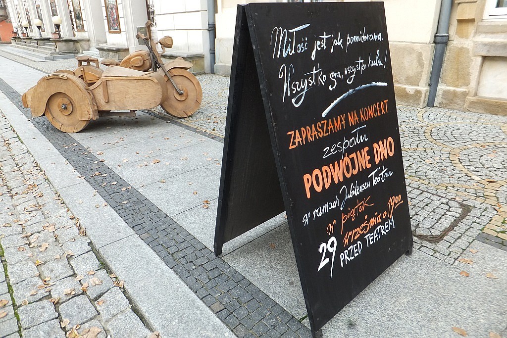 „Pomidorowy” happening legnickiego Teatru Modrzejewskiej