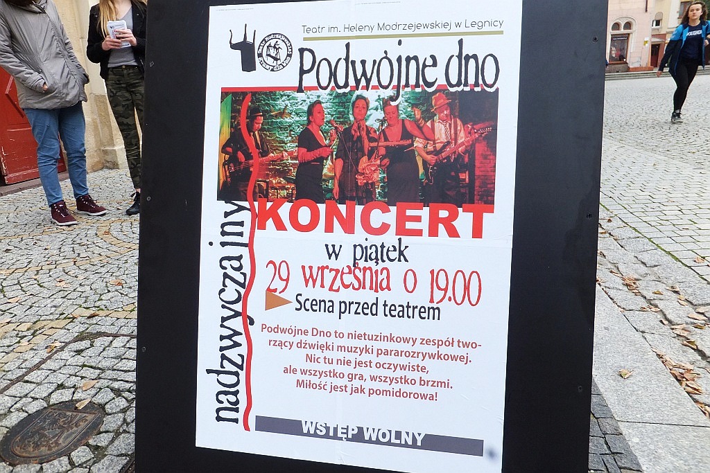 „Pomidorowy” happening legnickiego Teatru Modrzejewskiej
