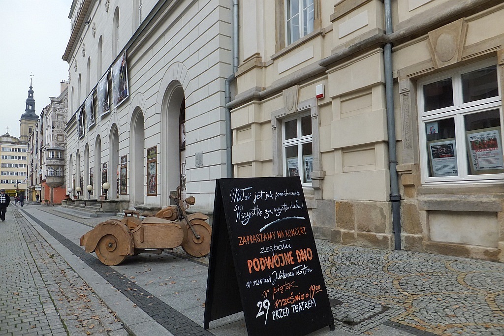 „Pomidorowy” happening legnickiego Teatru Modrzejewskiej
