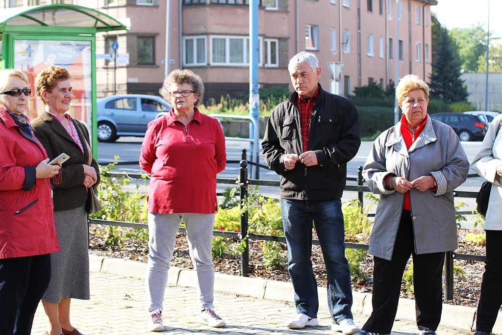 Kilkadziesiąt osób publicznie odmówiło koronkę na ulicach