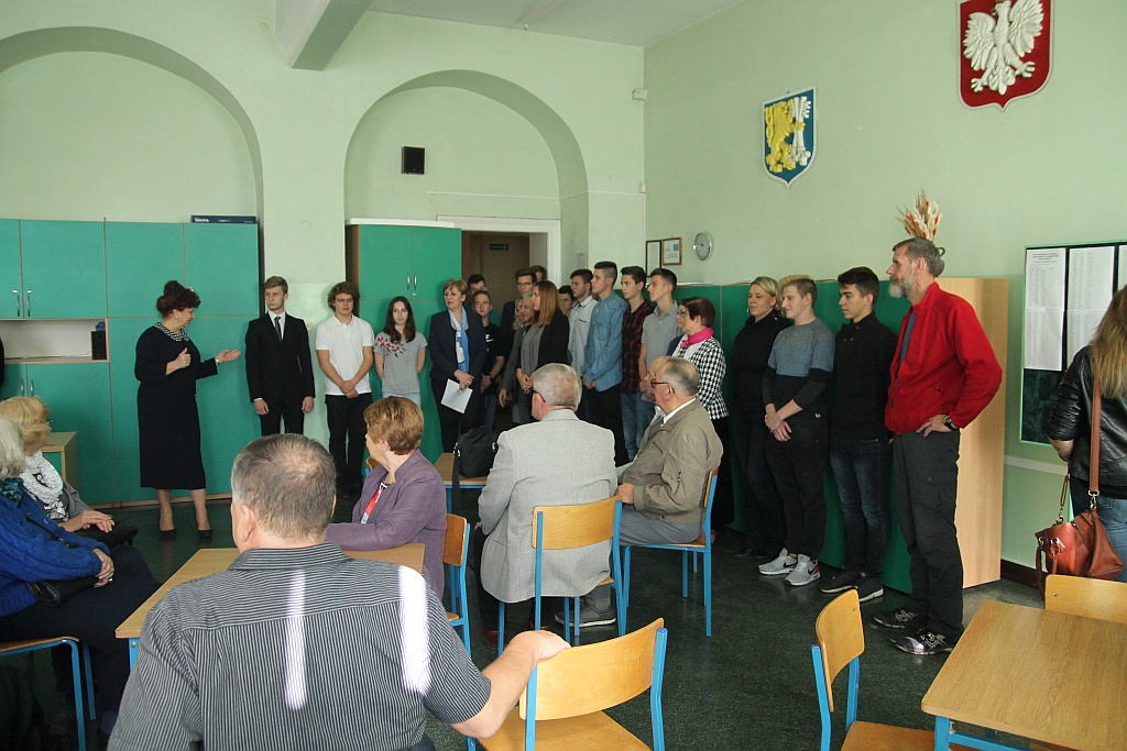 Byli pracownicy i uczniowie ZSEM byli gośćmi szkoły    
