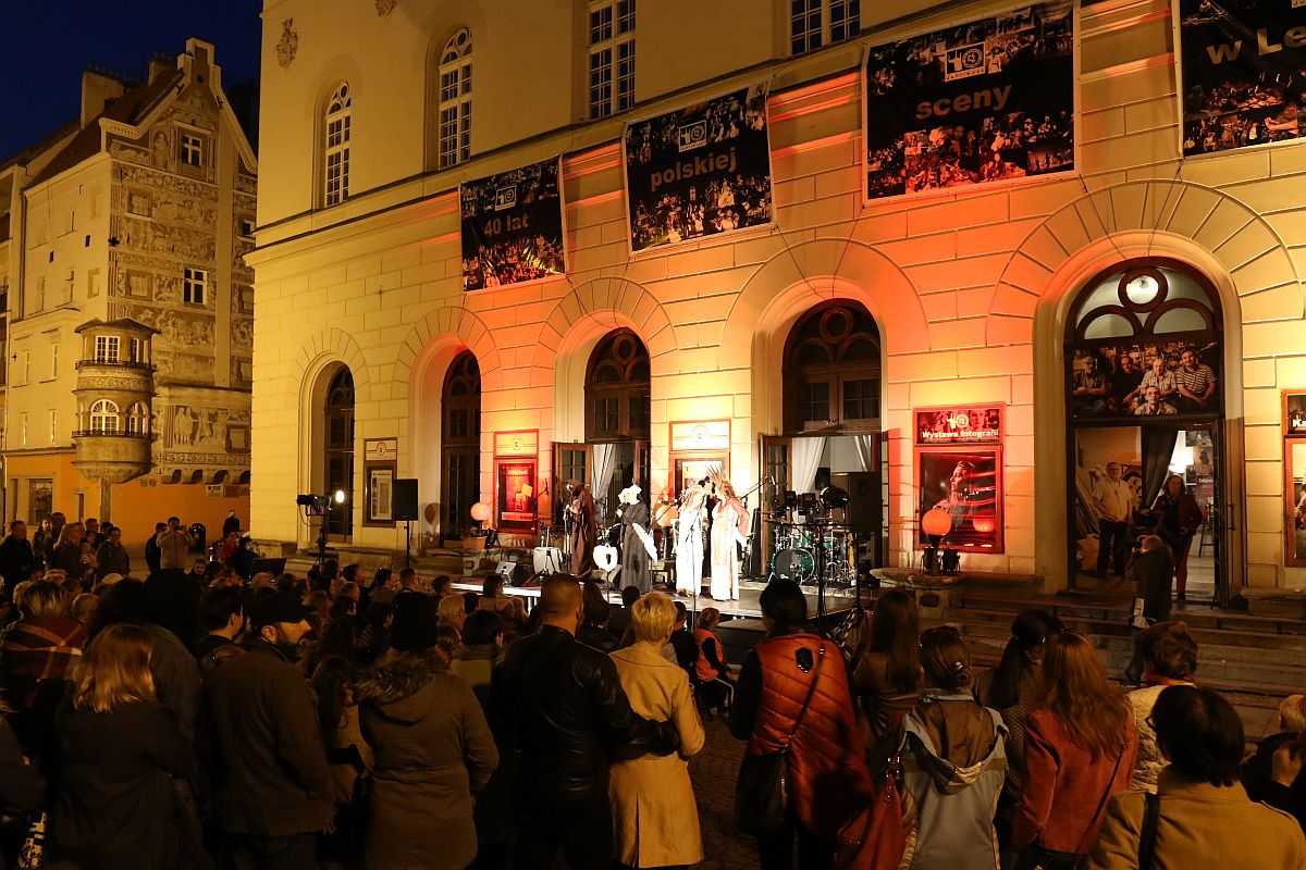 Podwójne Dno wystąpiło z okazji jubileuszu Teatru Modrzejewskiej