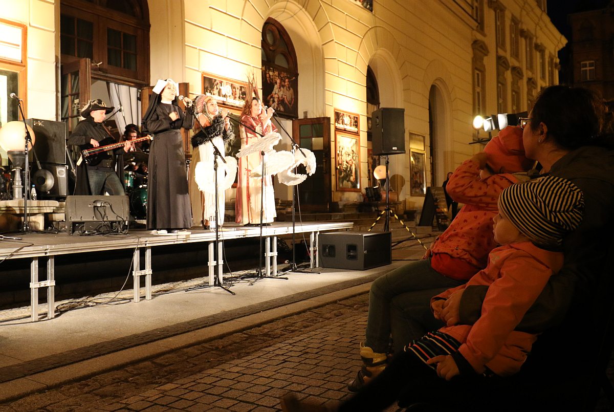Podwójne Dno wystąpiło z okazji jubileuszu Teatru Modrzejewskiej