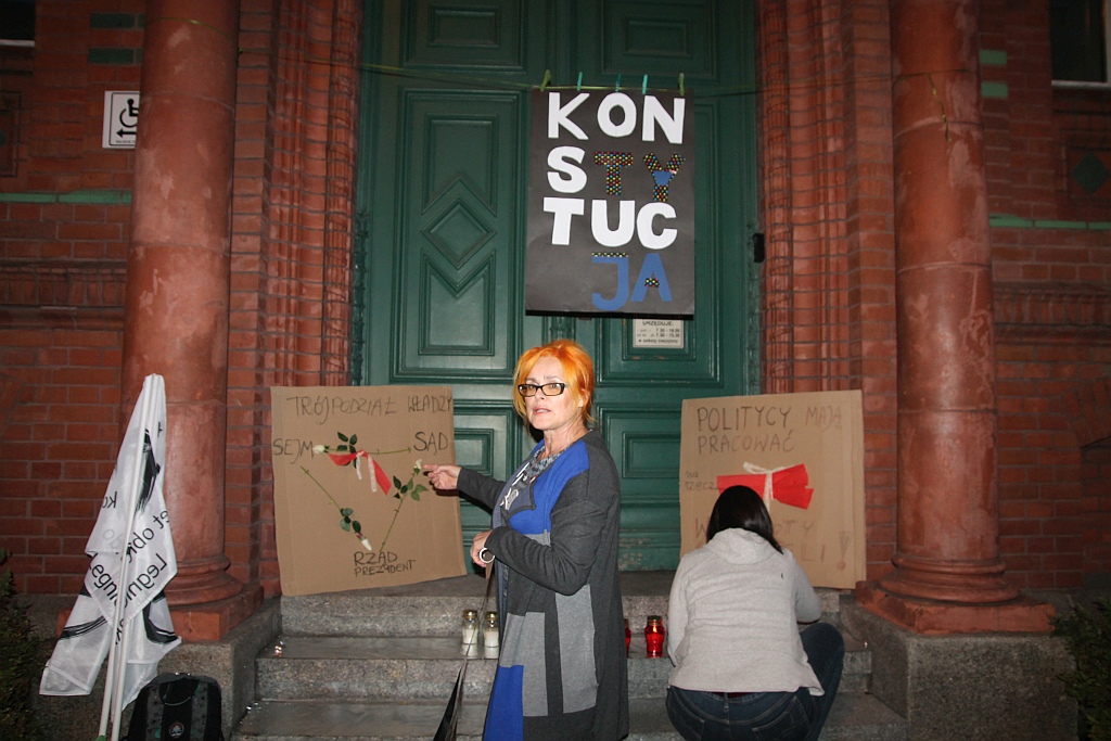 Komitet Obrony Demokracji wrócił pod legnicki sąd okręgowy