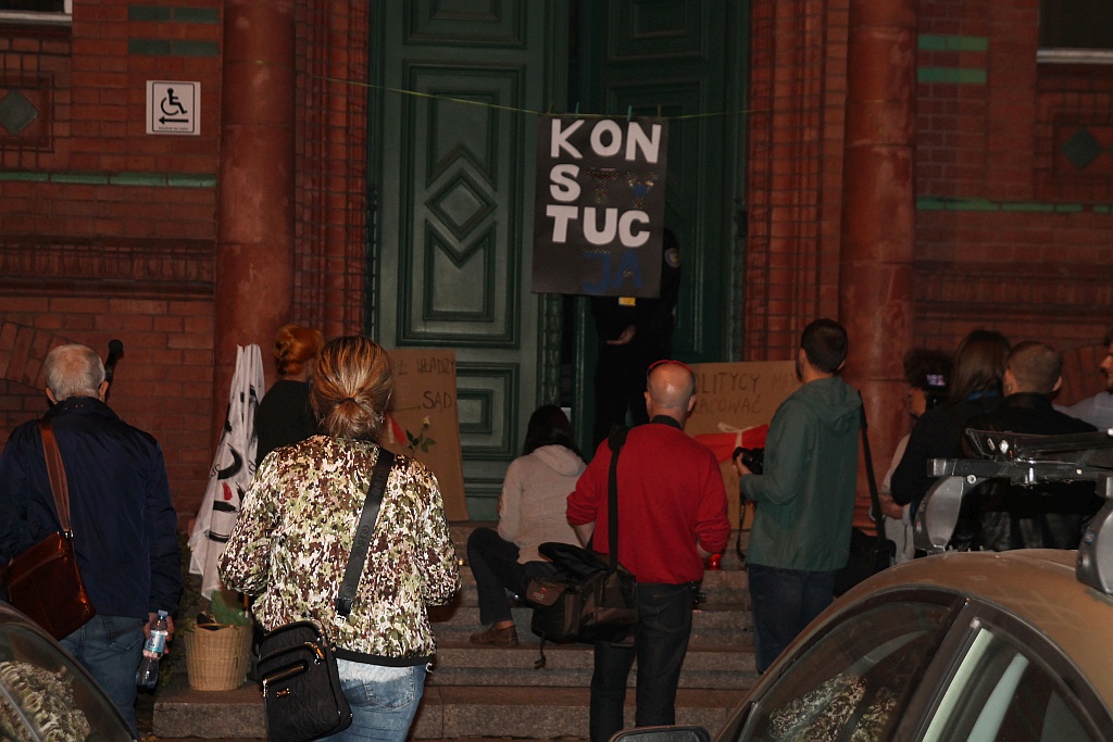Komitet Obrony Demokracji wrócił pod legnicki sąd okręgowy
