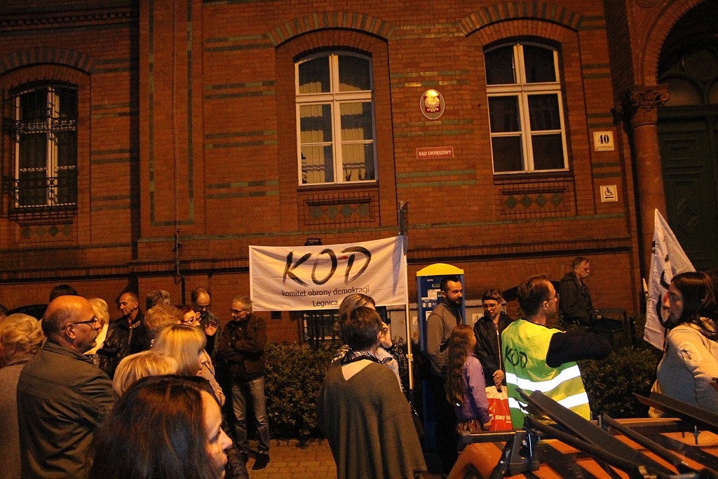 Komitet Obrony Demokracji wrócił pod legnicki sąd okręgowy