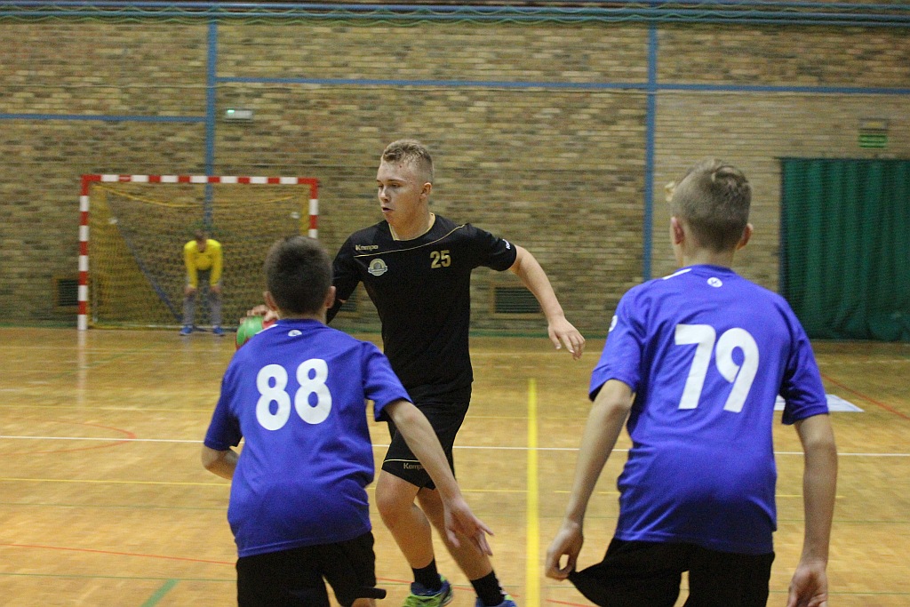 Derby szczypiornistów. Siódemka Miedź grała z UKS Dziewiątka