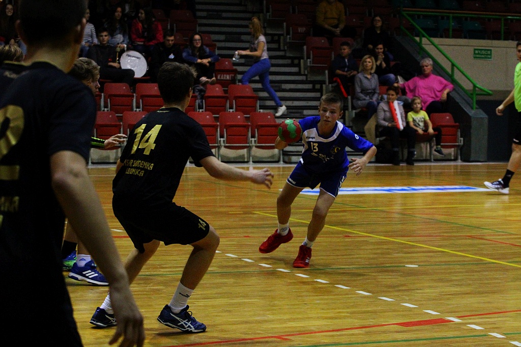 Derby szczypiornistów. Siódemka Miedź grała z UKS Dziewiątka