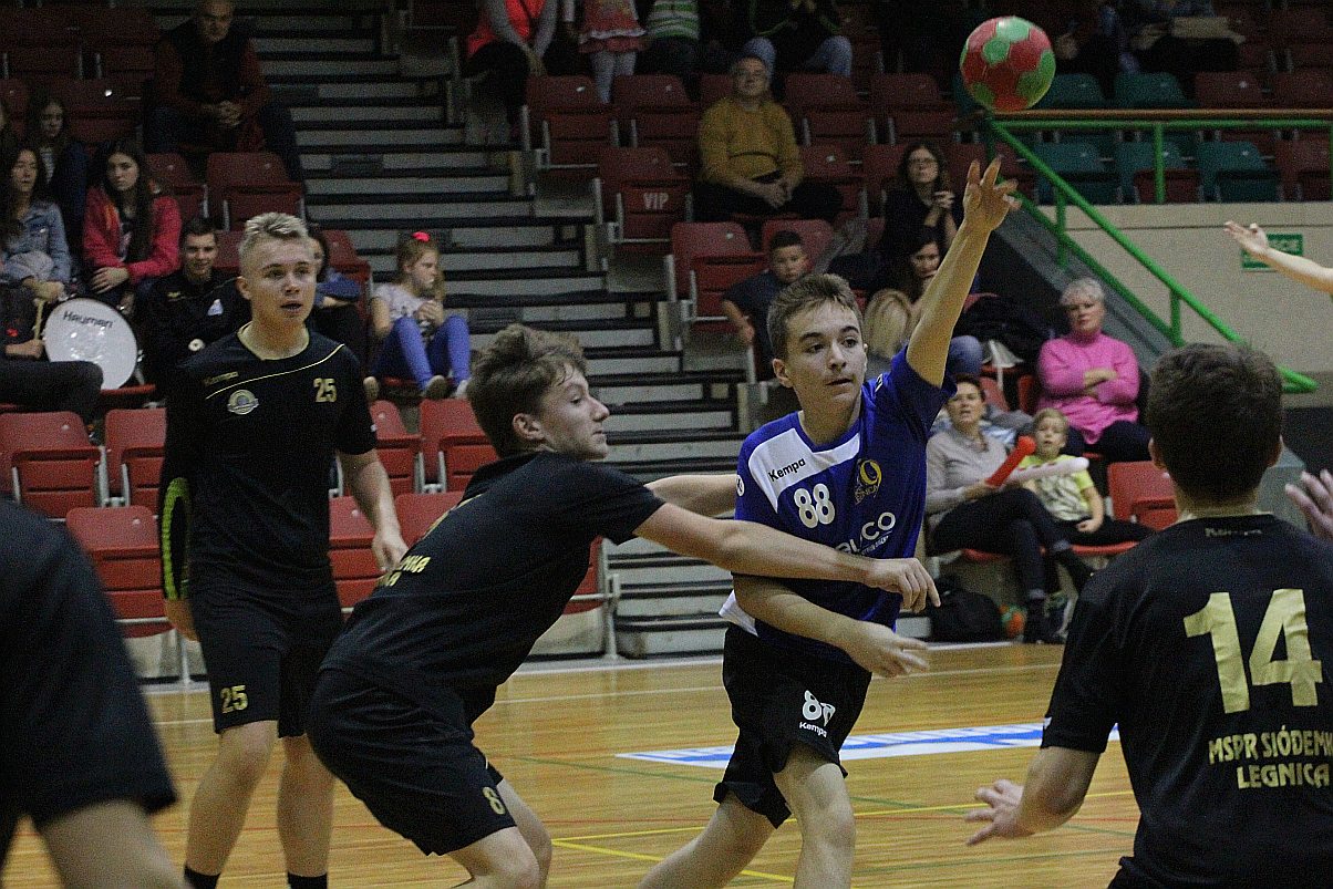 Derby szczypiornistów. Siódemka Miedź grała z UKS Dziewiątka