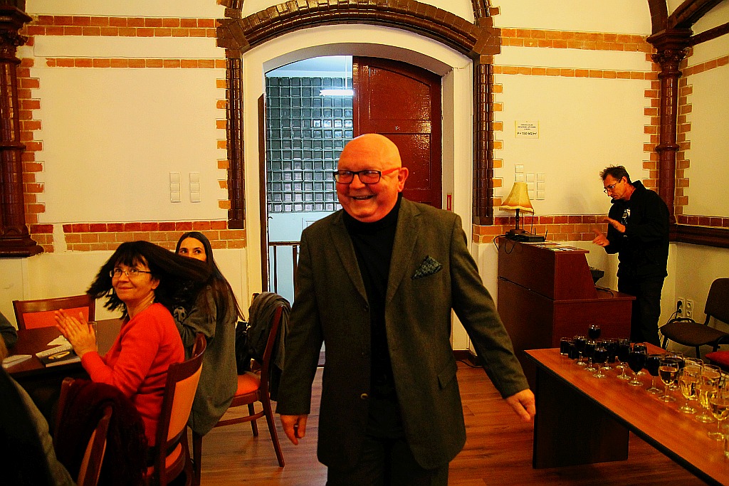 Spotkanie z Mirosławem Karczem i jego „UkładAnką” w bibliotece