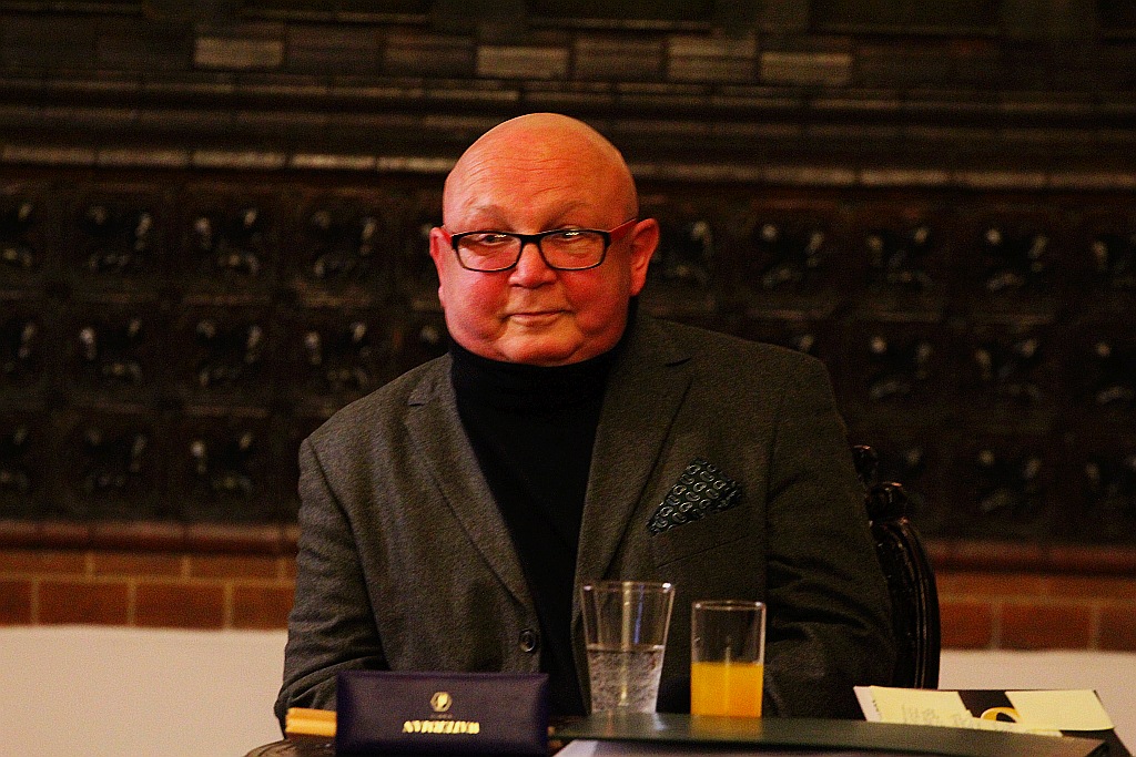 Spotkanie z Mirosławem Karczem i jego „UkładAnką” w bibliotece
