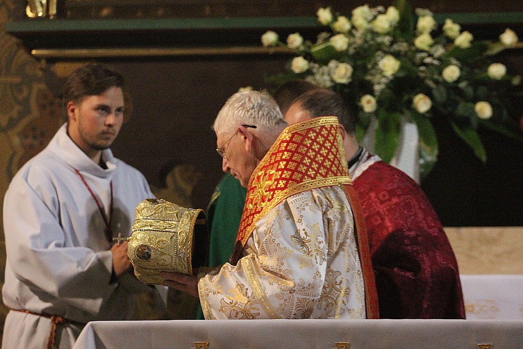 Rozpoczęły się uroczystości pogrzebowe księdza Kisińskiego