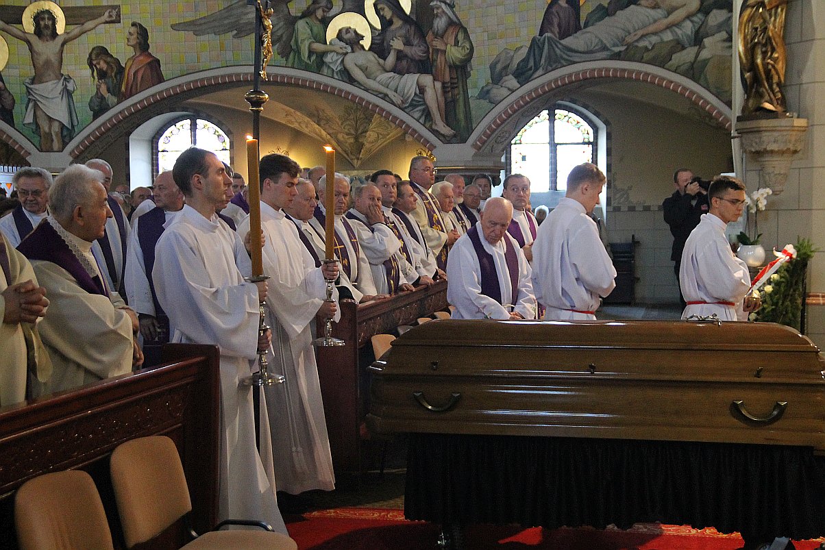 Uroczystości pogrzebowe księdza Tadeusza Kisińskiego