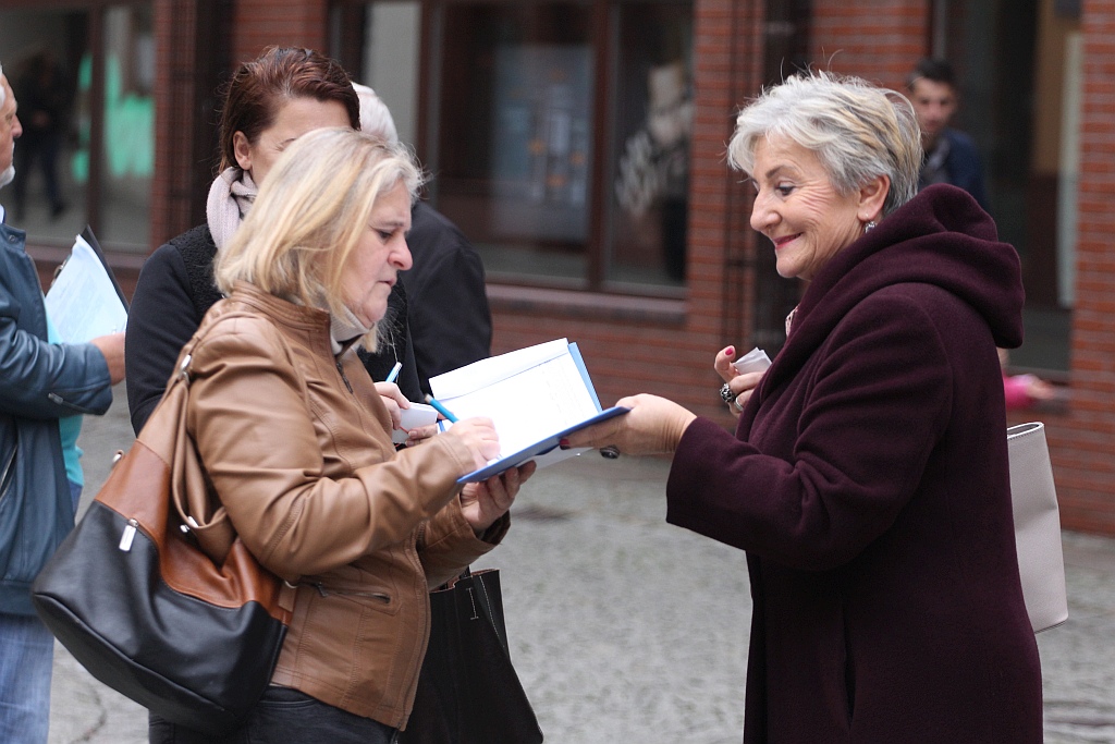 Kupuję Kiedy Chcę. Nowoczesna zbierała podpisy w Legnicy