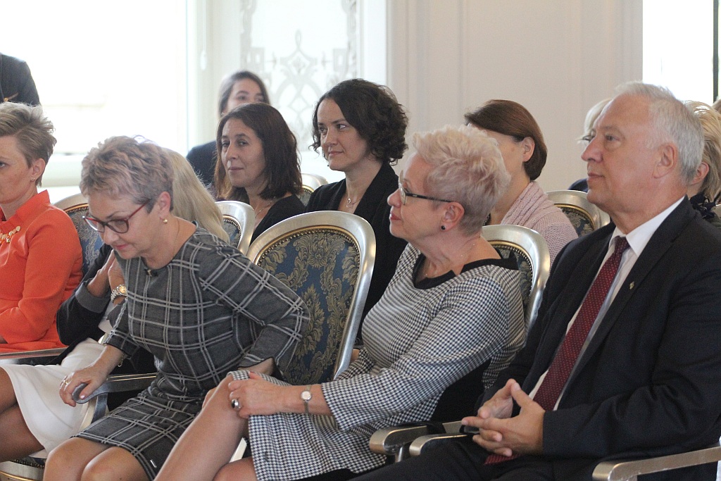 Prezydent nagrodził nauczycieli w Dniu Edukacji Narodowej