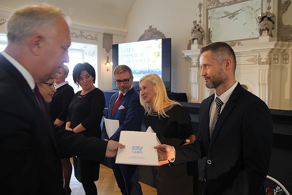 Prezydent nagrodził nauczycieli w Dniu Edukacji Narodowej
