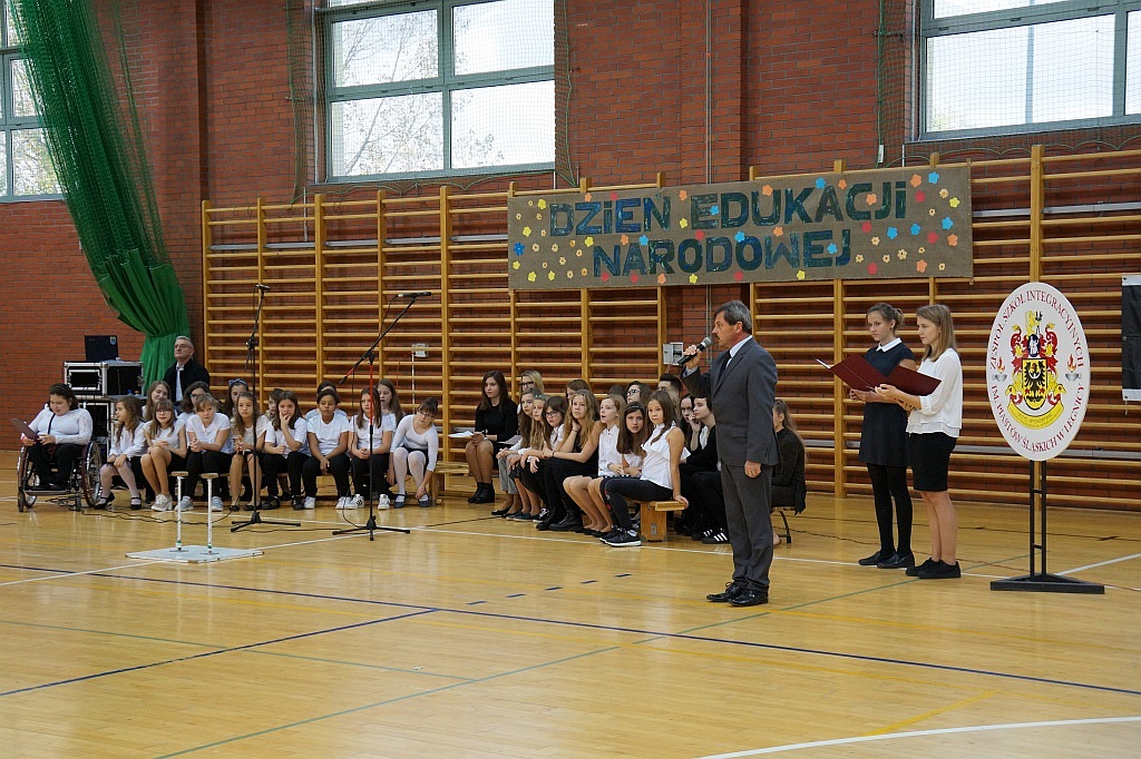 Występ uczniów ZSI przygotowany z okazji Dnia Edukacji Narodowej