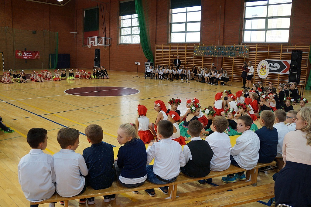 Występ uczniów ZSI przygotowany z okazji Dnia Edukacji Narodowej