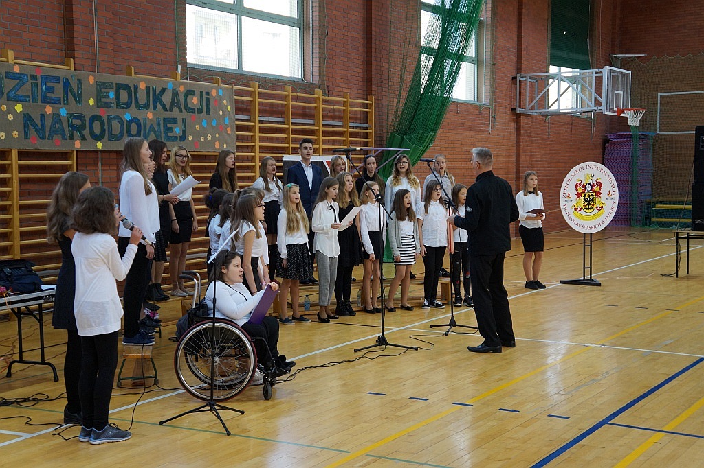 Występ uczniów ZSI przygotowany z okazji Dnia Edukacji Narodowej