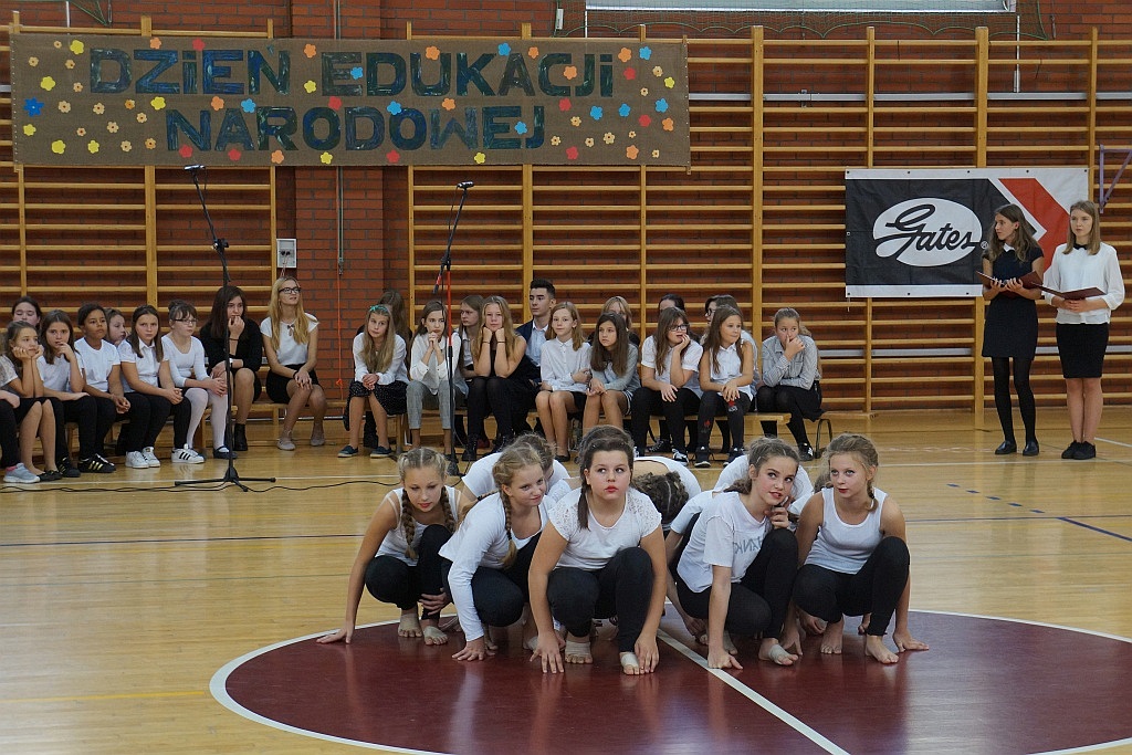 Występ uczniów ZSI przygotowany z okazji Dnia Edukacji Narodowej