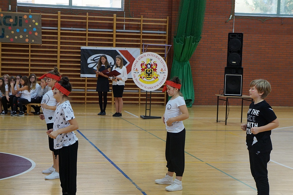 Występ uczniów ZSI przygotowany z okazji Dnia Edukacji Narodowej