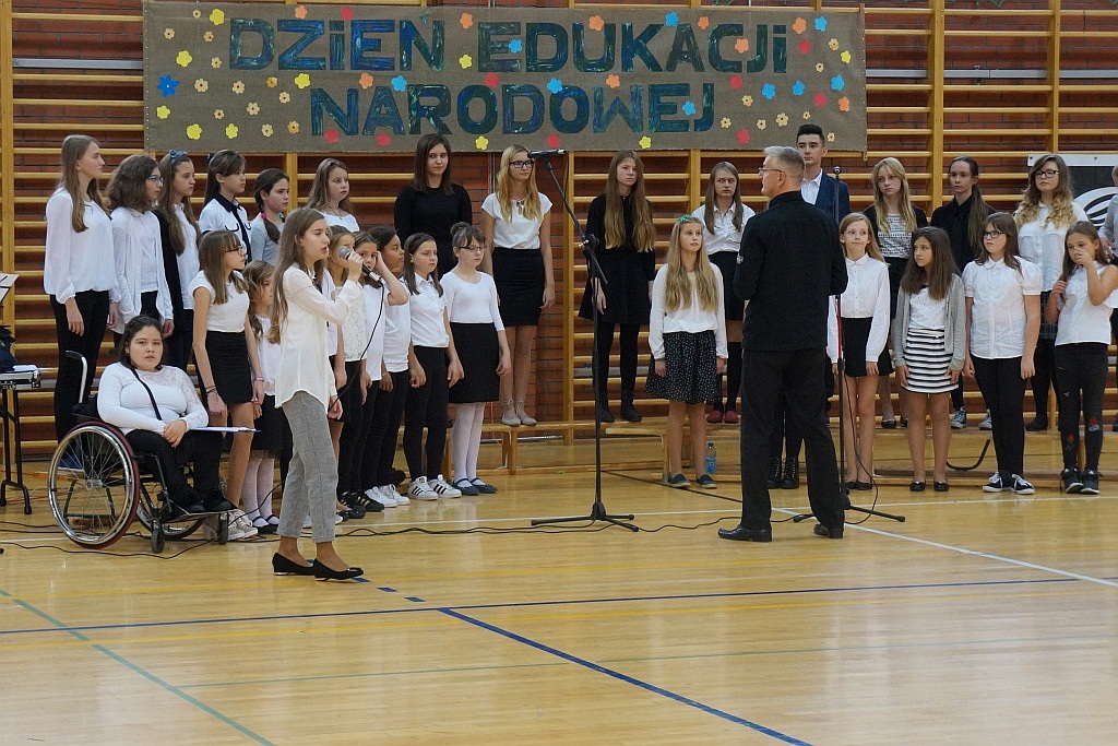 Występ uczniów ZSI przygotowany z okazji Dnia Edukacji Narodowej