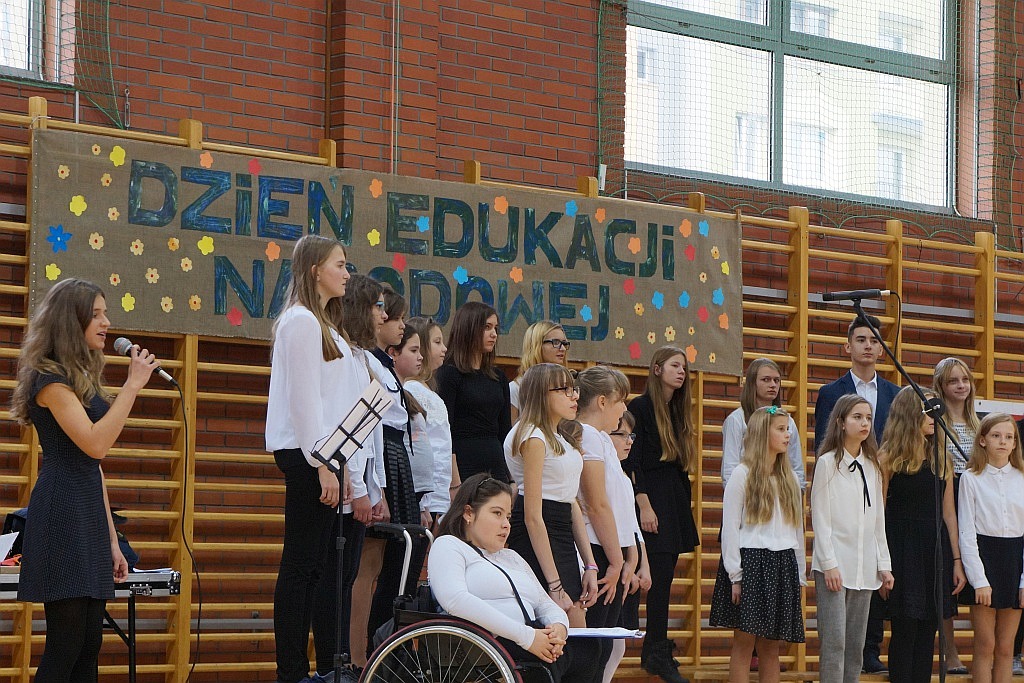 Występ uczniów ZSI przygotowany z okazji Dnia Edukacji Narodowej