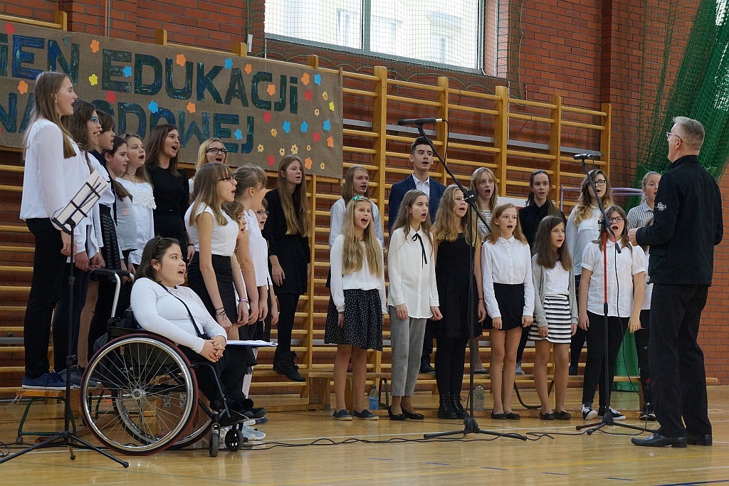Występ uczniów ZSI przygotowany z okazji Dnia Edukacji Narodowej