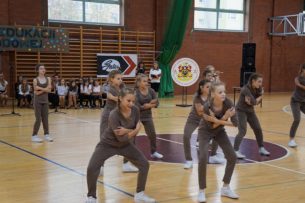 Występ uczniów ZSI przygotowany z okazji Dnia Edukacji Narodowej