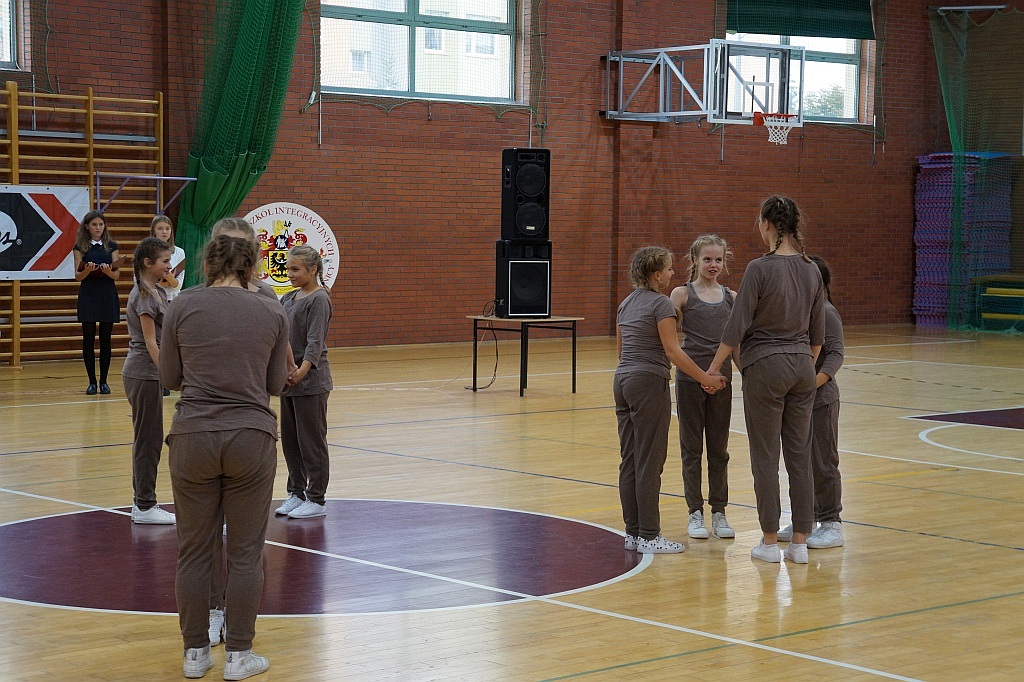 Występ uczniów ZSI przygotowany z okazji Dnia Edukacji Narodowej