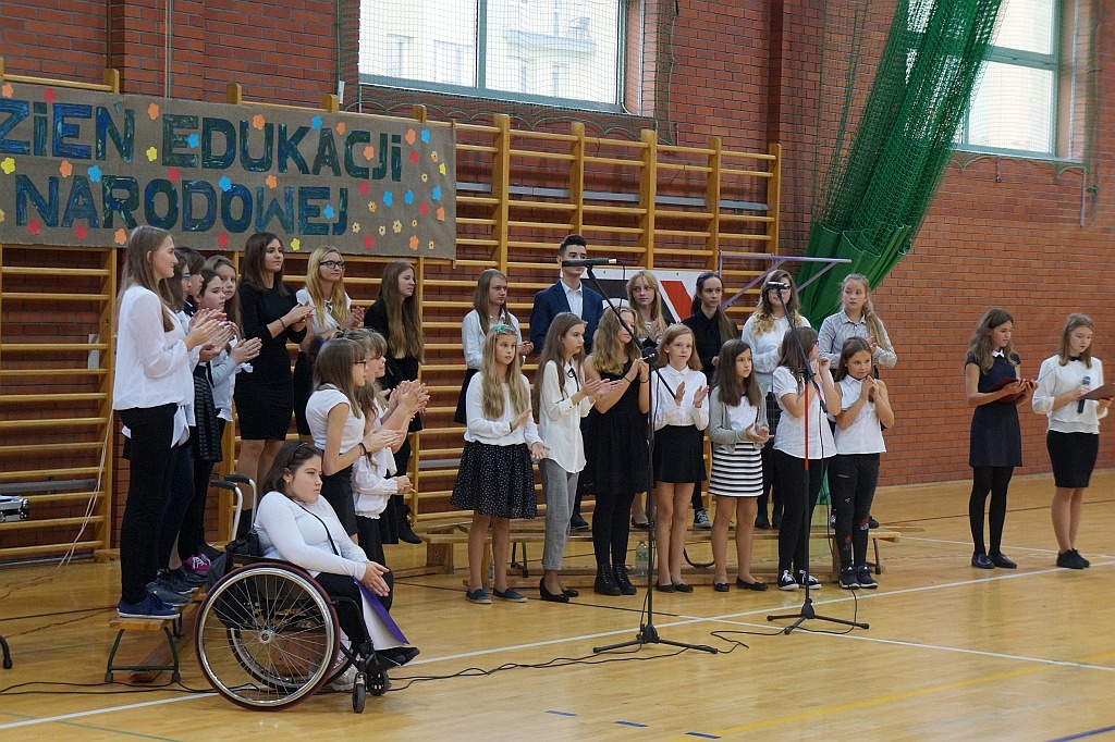 Występ uczniów ZSI przygotowany z okazji Dnia Edukacji Narodowej