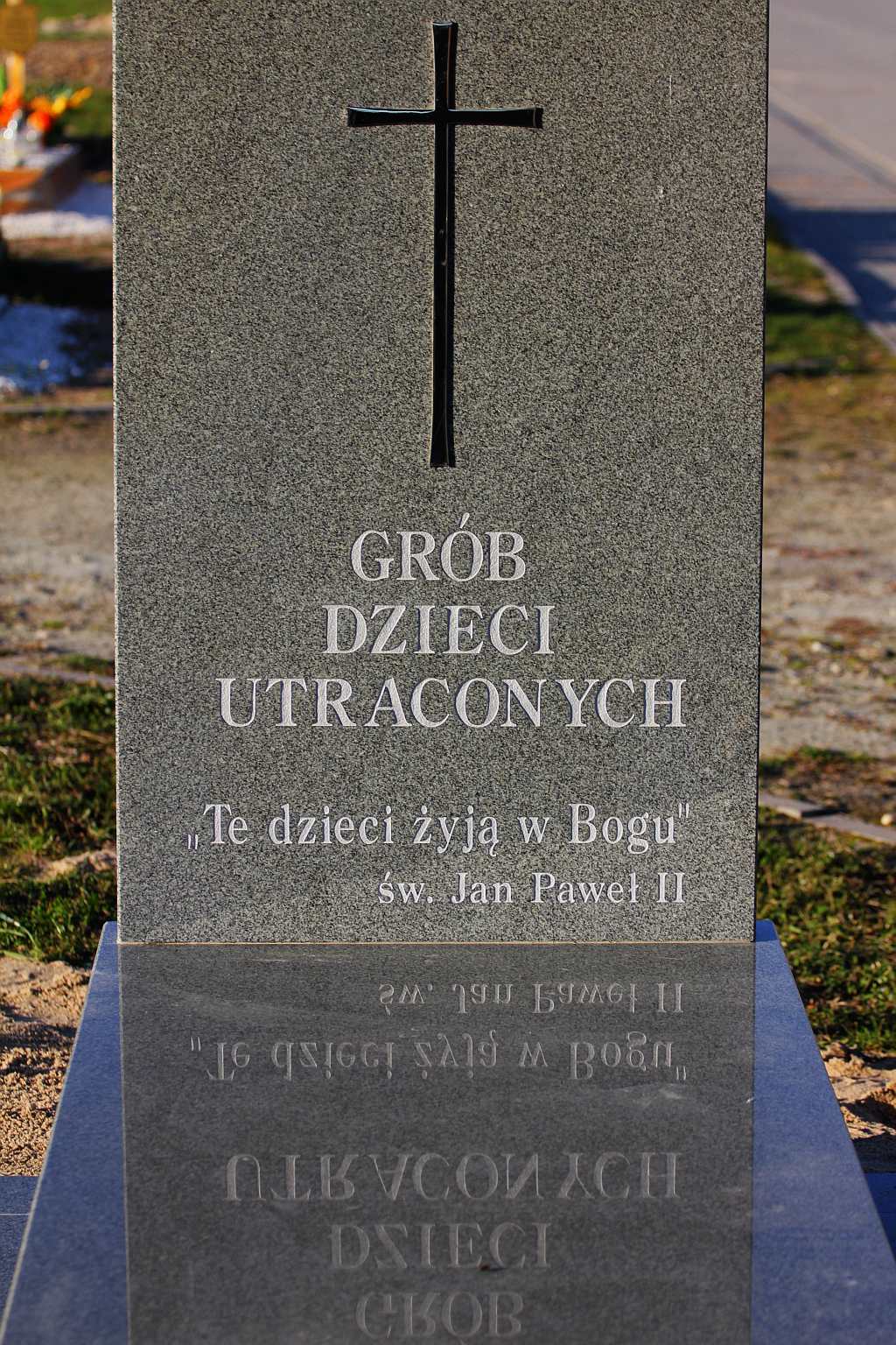 Grób Dzieci Utraconych na cmentarzu w Jaszkowie