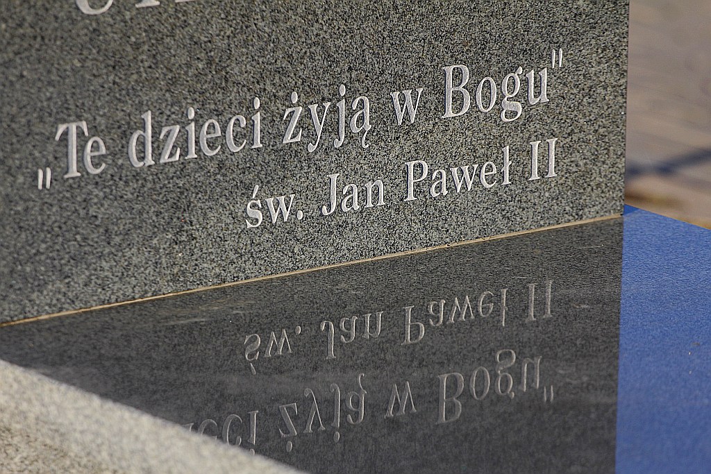 Grób Dzieci Utraconych na cmentarzu w Jaszkowie