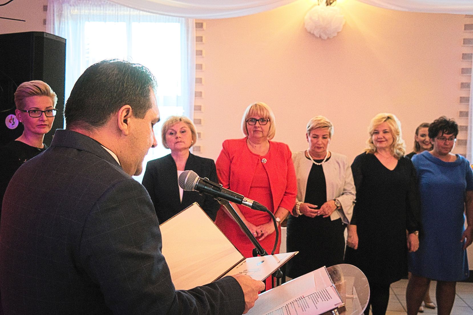Obchody Dnia Edukacji Narodowej w Białej. Koncert Gąssowskiego

