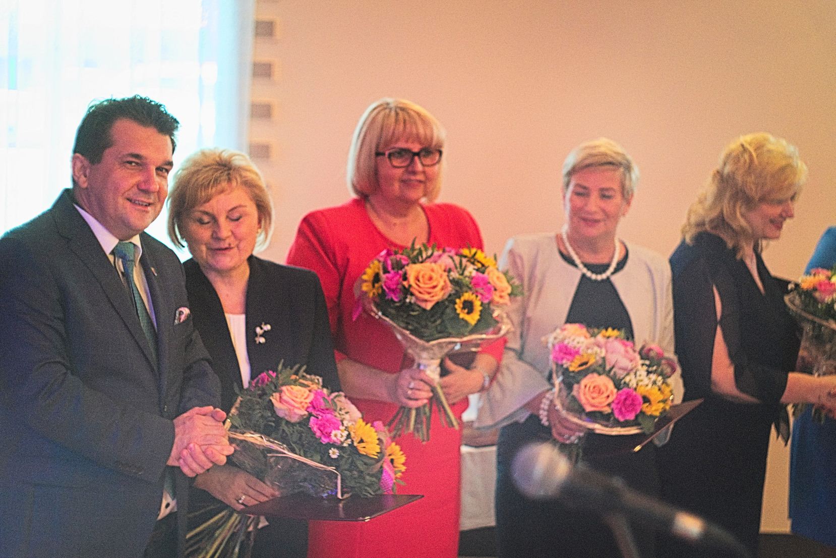 Obchody Dnia Edukacji Narodowej w Białej. Koncert Gąssowskiego
