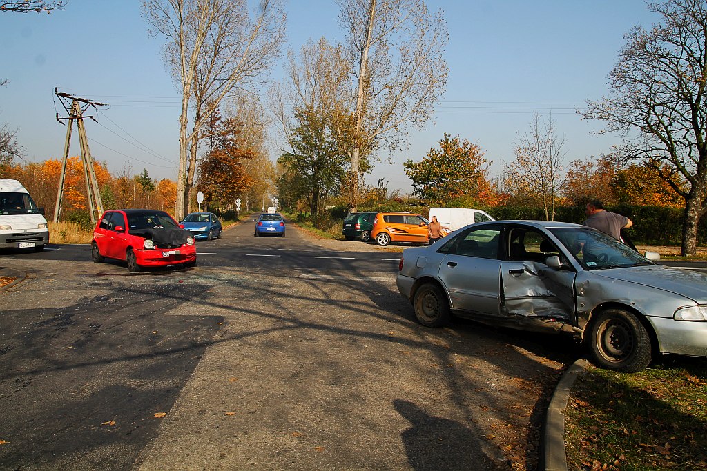 Kolizja na skrzyżowaniu ulic Koskowickiej i Fieldorfa