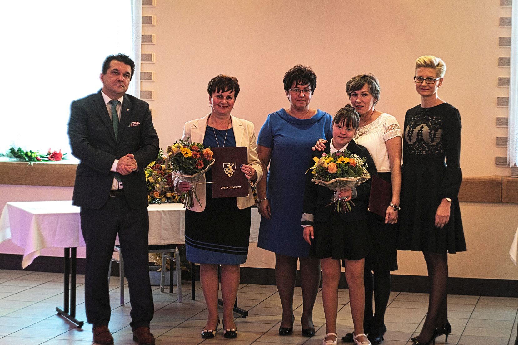 Obchody Dnia Edukacji Narodowej w Białej. Koncert Gąssowskiego
