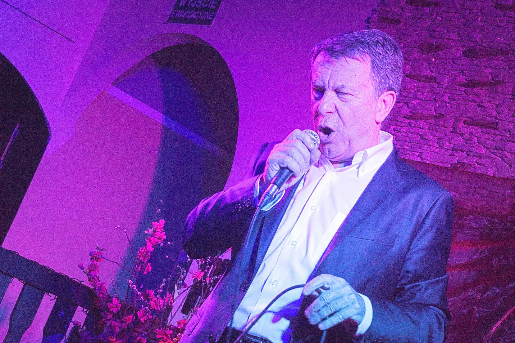 Obchody Dnia Edukacji Narodowej w Białej. Koncert Gąssowskiego
